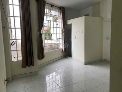 Cho 1 Nữ Thuê Phòng Ra Trung Tâm Q1,3 chỉ 5p