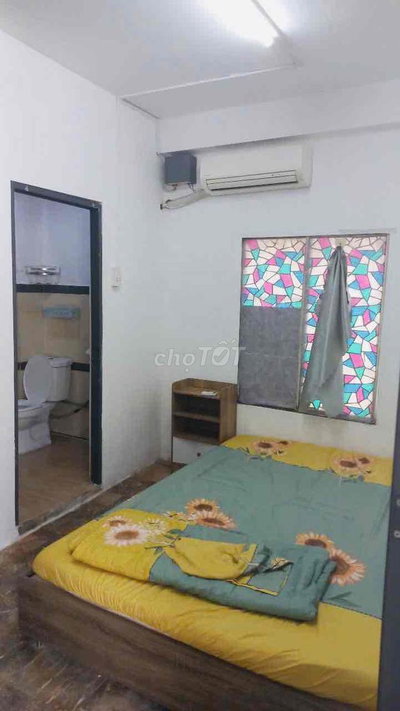 PHÒNG MÁY LẠNH có cửa sổ - giường nệm ngay cạnh Bến Xe Miền Tây