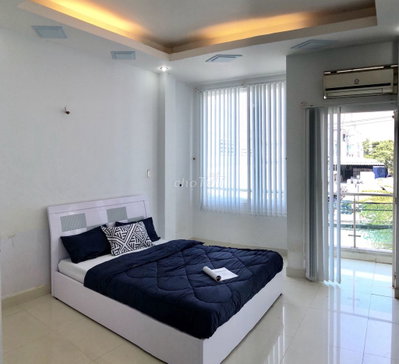 Phòng ban công, sẵn tiện nghi, thoáng mát. Ngay chợ Phạm Văn Hai