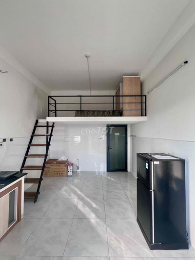 Phòng ĐHKT gác lửng đầy đủ nội thất, sạch sẽ, khu vực yên tĩnh an ninh