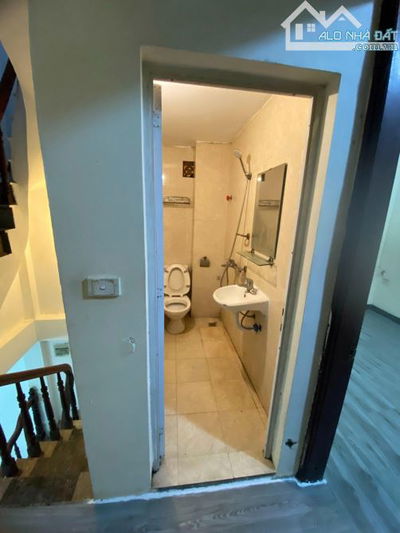 Cho thuê nhà riêng ở Hoàng quốc việt 3 tầng như ảnh, vào ở luôn