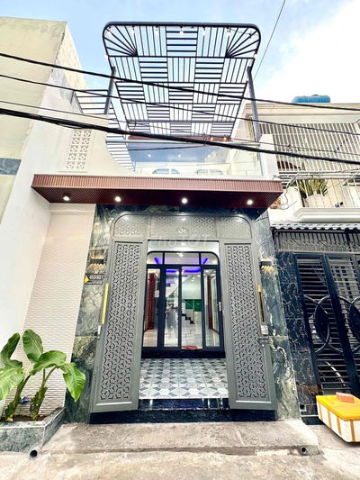 Nhà 1Tr1Lầu. Mới đẹp ở ngay. Có Ban Công Rộng. Hẻm 5m thông.