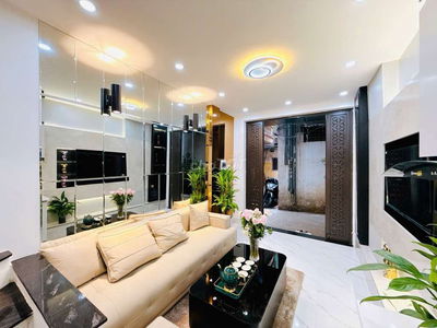 NGUYỄN TRÃI , Ô TÔ ĐỖ CỬA => Ô TÔ ĐỖ CỬA => BÁN LUÔN TRONG NGÀY.