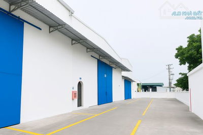 Cho thuê kho gần bến xe nước Ngầm, Cách 3km. Diện tích 3000m2, chia nhỏ 600m2-1000m2