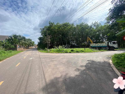 Lô gốc 2 mặt tiền đường nhựa sau lưng chợ Thái Bình