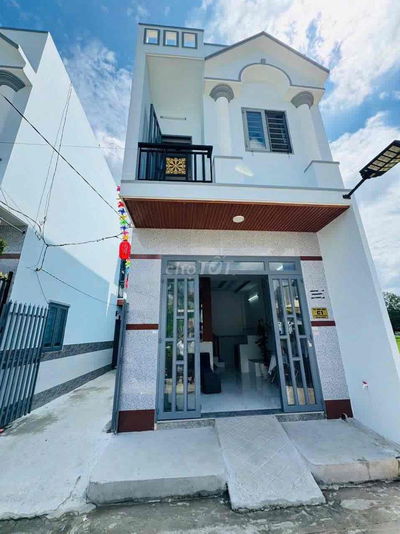 nhà lầu mặt tiền