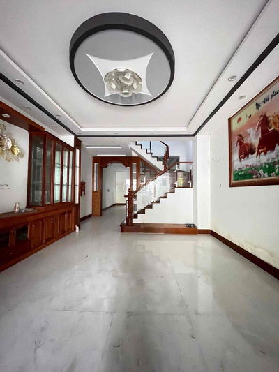 nhà mặt tiền 3/2 đoạn sầm uất