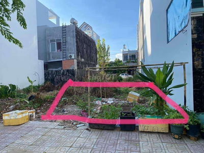 BÁN GẤP ĐẤT TRONG KHU DÂN CƯ NGUYỄN HỮU TRÍ - 95 M2 - 650 TR