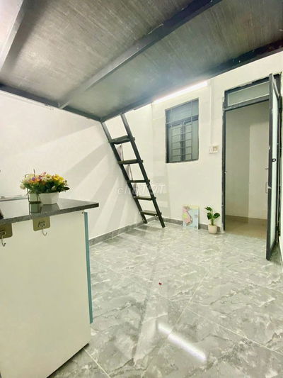 Phòng Gác Cao, có cửa sổ, Lầu 1 - Gần Ngã 5 chuồng cún