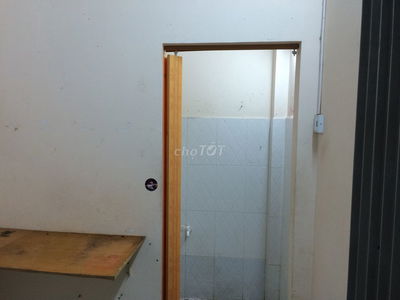 Phòng trọ 20m2 đường Xóm Chiếu có lầu WC riêng