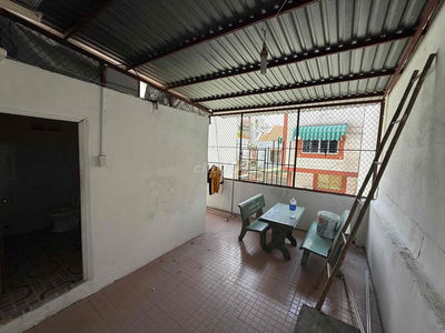 phòng nội thất mới , ban công toilet riêng
