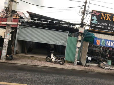 Cho thuê nhà mặt tiền đường Lê Văn lương