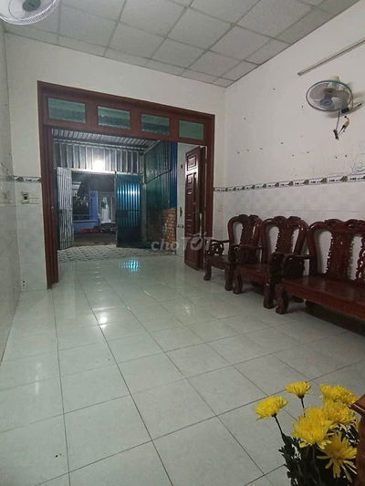 Cho thuê nhà cách chợ Đình Phú Lợi chỉ vài chục mét, đường nhựa thông