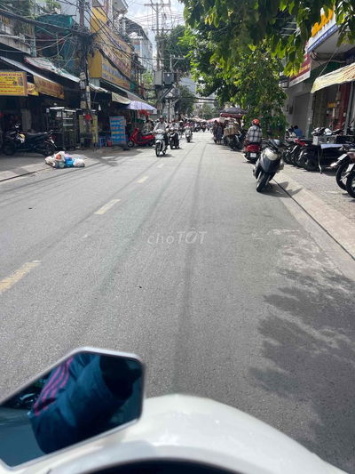 cho thuê nhà khu ăn uống và gần khu chợ Q7