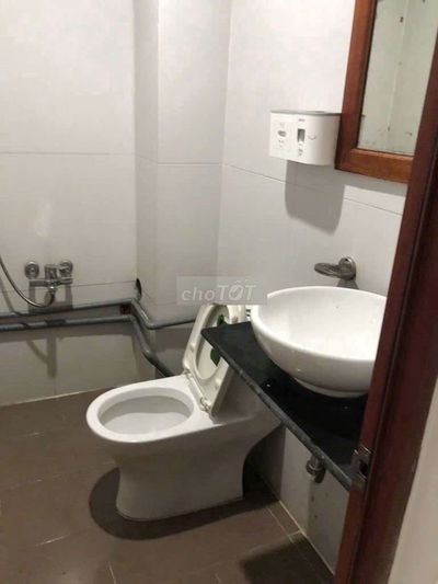 Cho thuê nhà hẻm 4m(XH) Trần Bình Trọng, P.1, Q.5 giá 17tr