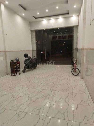 Cho thuê mặt bằng cầu lớn