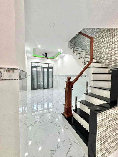Nhà 2 lầu 4 phòng ngủ Đường Mã Lò, Bình Tân