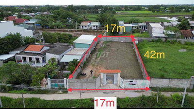 Cần Bán Miếng Đất 702m2 có 300m2 thổ cư, 17x42m, MT xe hơi , SHR
