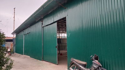 Cho thuê 400m² kho xưởng tại Triều Khúc