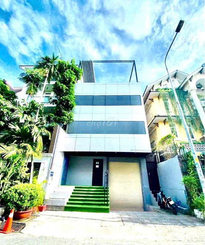 SIÊU PHẨM NHÀ CÓ HẦM KHU VIP PHAN XÍCH LONG