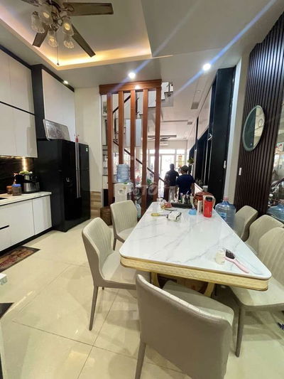 Bán nhà tô ngọc vân 66m. 4 tầng chỉ hơn 5 đồng