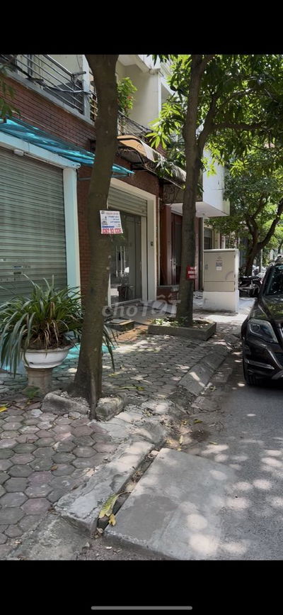 Đường rộng rãi xe oto đỗ được