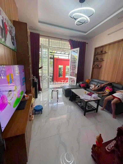 CHÍNH CHỦ CẦN CỐ GẤP 1ty NHÀ Ở ĐƯỜNG LÊ VĂN LƯƠNG RỘNG ĐẸP CÓ SÂN BBQ