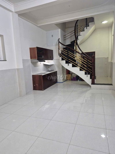 Cho Thuê Nhà 3 Lầu Gần MT Lạc Long Quân – Tân Bình, 40m², Giá 13,5Tr