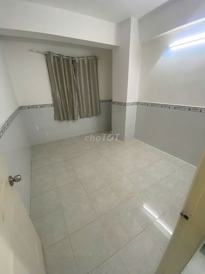 Cần cho thuê cao ốc Ngô Gia Tự 84m2 2PN 2WC góc NTCB giá 12 triệu/th