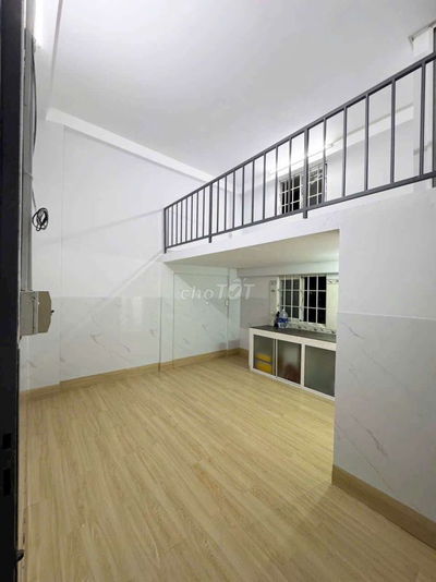 Nhà sổ hồng lầu 3 (100% tiền): 390 triệu. Sài Gòn mua được