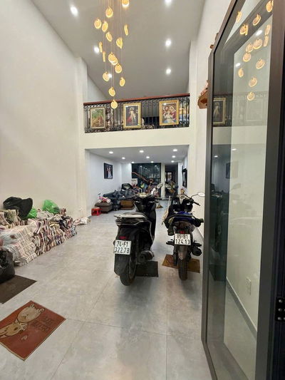 Nhà VIP Trịnh Đình Trọng (4.1x21m nở hậu) Nhà 3 Lầu Mới 99%, Thang Máy