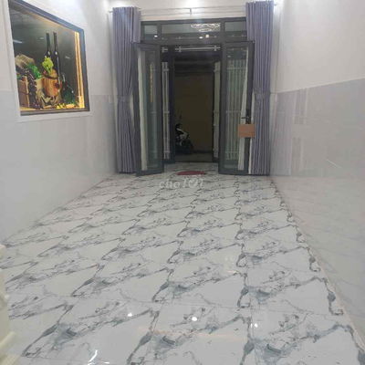 Bán gấp nhà đẹp ở ngay Mễ Cốc, xe hơi đỗ cửa 45m2, nỡ hậu, SHR.