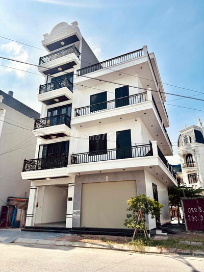 nhà thang máy Hồ Sen – Lô góc 2 mặt tiền siêu hiếm - điện mặt trời