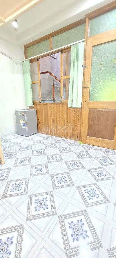 Phòng Trọ có gác ngay Mặt Tiền Đoàn Văn Bơ Quận4