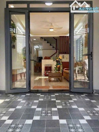 Bán nhà ngay đường số 48, Thủ Đức.Giá: 2 tỷ 090 triệu,đang cho thuê 12tr/ tháng, đường oto