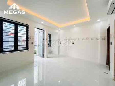 phòng 28m2 có ban công cách trợ bách khoa vài bước chân