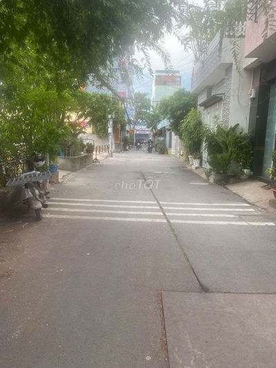 Nhà hơn 2 tỷ tân quý tân phú hẻm xe hơi 5m