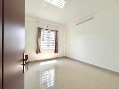 Phòng trọ Nguyễn Văn Công cửa sổ thoáng mát 30m2