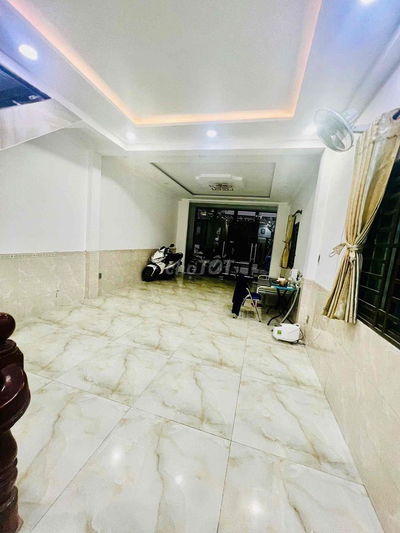 Chính chủ cho thuê nhà To mặt tiền ngang 5m khu kinh doanh sầm uất.