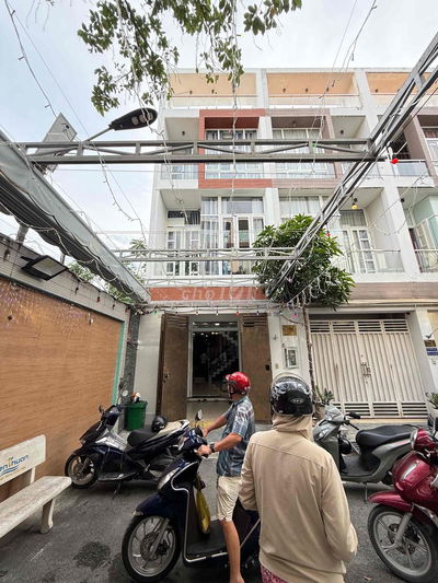 Nhà đường Thạnh Xuân 25, DT:4.3x15.5M, Trệt, 2 Lầu + Sân thượng, 3PN