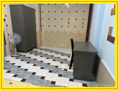 Phòng gần ĐH Công Nghiệp, đối diện sthị Emart, ngay tầng trệt, có bếp