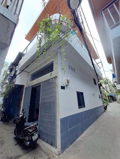 Bán Nhà Lạc Long Quân P.8 Tân Bình 3 Tầng 29m2(4m x 8m) Giá 4,1 Tỷ TL