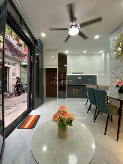 Siêu Hot! Nhà HXH Lý Chính Thắng Q3 – 4 Tầng, Giá Chỉ 4,x Tỷ