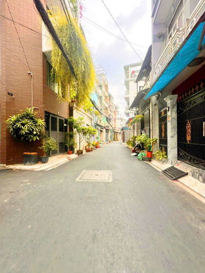 Ngộp DT:8,5x15m. CN:125m. Giá 14,9 tỷ.2 tầng. HXH trần quang diệu. Q3