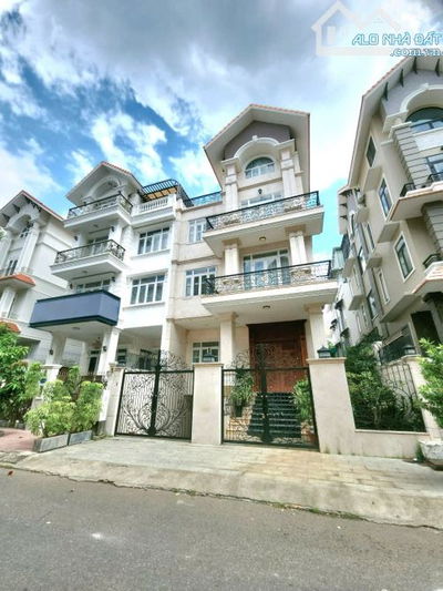 BÁN BIỆT THỰ HẦM - 5 LẦU KDC HIM LAM VIP QUẬN 7- 200M2 - CHỈ 62 TỶ