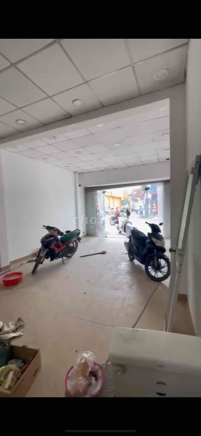 Mặt tiền 50m2, 631A CMT8 P15 Q10