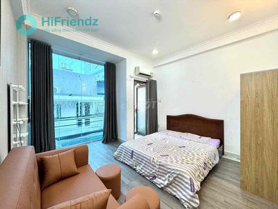 CHDV Sát Cầu Nguyễn Văn Cừ,Ban Công Full Kính,Free Xe,Siu Thoáng - HF