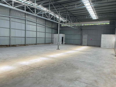 KHO XƯỞNG 220m MỚI XÂY DỰNG NGAY PHẠM VĂN ĐỒNG GIGAMALL