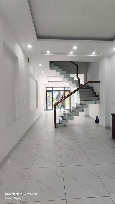 Cho thuê nhà góc mặt tiền công viên, 4x16 wc riêng từng phòng