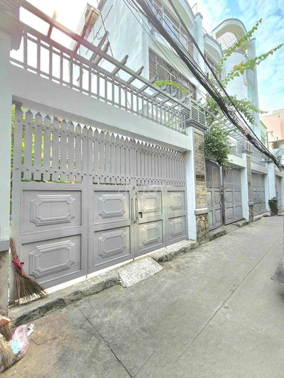 Nhà C4 hẻm 985 Lạc Long Quân..4m3 x 12m, nở hậu 5m1